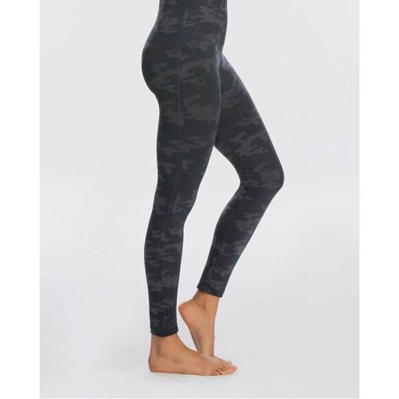 New! SPANX Camo Look At Me Now Seamless Leggings, XS - Picture 2 of 8